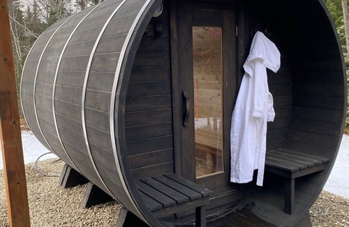 Baie-St-Paul Cottage | Le Versant Sud 7: Hot Tub, Sauna with River Views