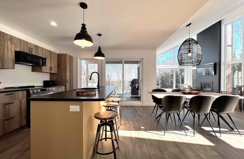 Baie-St-Paul Ski Chalet | Le Verseau 148: Hot Tub, Forest Views & BBQ
