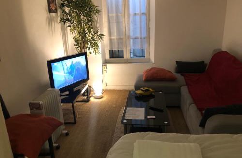Aurillac Apartment | Le Victor Hugo 3D et sa pizza offerte
