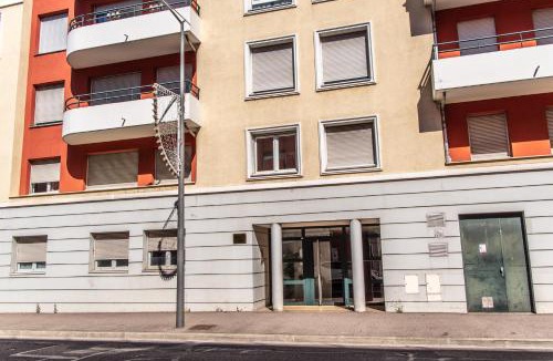 Decines-Charpieu Apartment | Le Victoria hyper-centre Décines