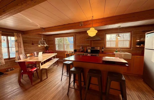 Saint Jean Port Joli Ski Chalet | Le Vieil Âtre - Rustic & cosy chalet