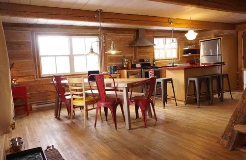 Saint Jean Port Joli Ski Chalet | Le Vieil Âtre - Rustic & cosy chalet