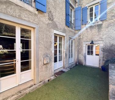 Arreau Apartment | Le Vieux Cèdre, Garden & Woodfire