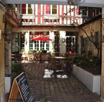 Quartier Vieux Marche-Cathedrale Hotel | Le Vieux Carré