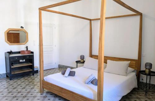 Cavillargues Villa | Le Vieux Tilleul - Villa de charme avec piscine chauffée - Proche Uzès