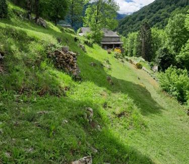 Seix House | Le vieux vieux manoir de la guardo face au Mont Valier