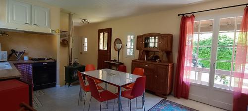 Aspet House | Le Village Champignon