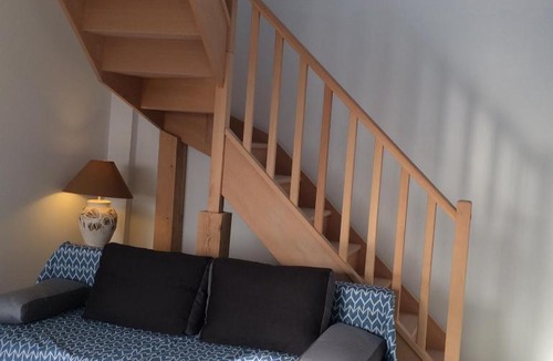 Neulles House | Le village