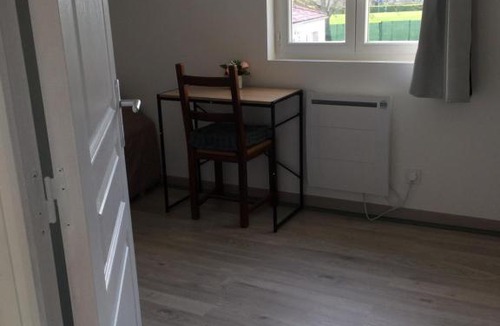 Neulles House | Le village