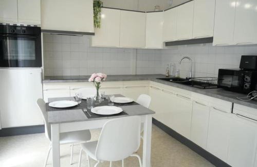 Riom Apartment | Le Virlogeux - Central & Paisible