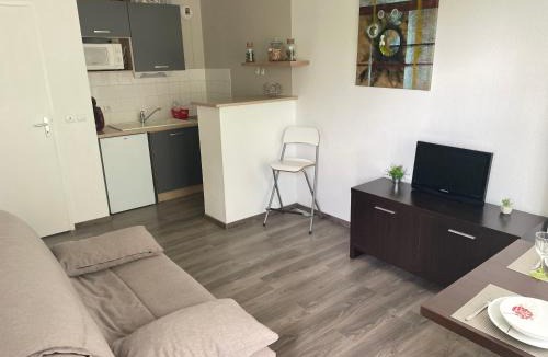Equemauville Apartment | Le voilier. Honfleur T2 dans résidence avec piscine