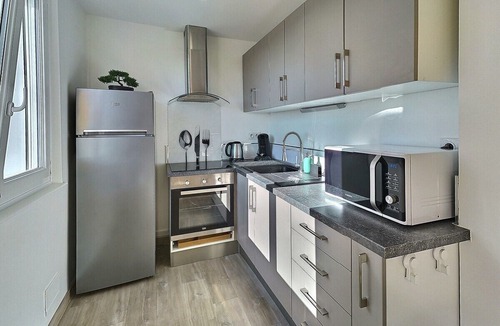 Troyes Apartment | Le Voltaire - Balcony - Train station - Mon Groom