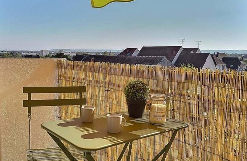 Troyes Apartment | Le Voltaire - Balcony - Train station - Mon Groom