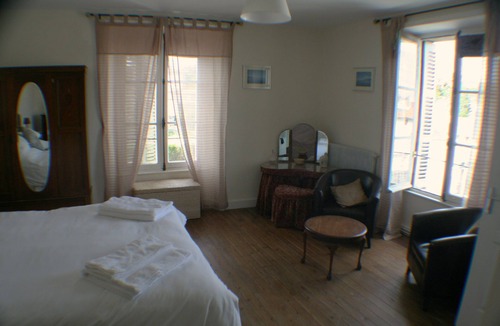 Airvault Bed & Breakfast | Le Voltaire Chambres et Table d'Hotes