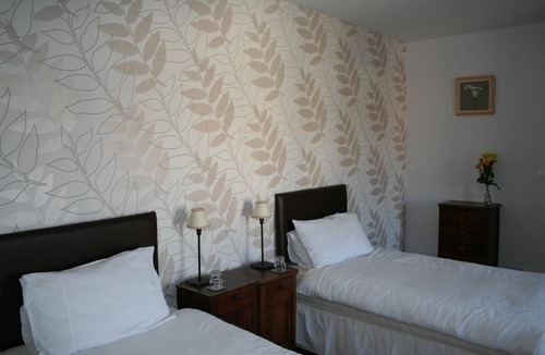 Airvault Bed & Breakfast | Le Voltaire Chambres et Table d'Hotes