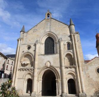 Airvault Bed & Breakfast | Le Voltaire