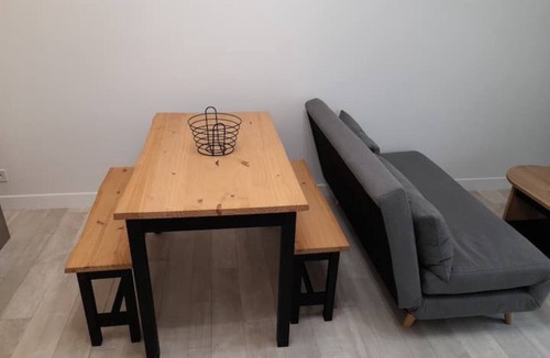 Courlancy Apartment | LE Wanda Jaune