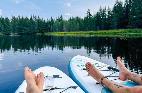 Ste-Lucie-des-Laurentides Ski Chalet | Le Willow Spacious Home, Hot tub & Billiards