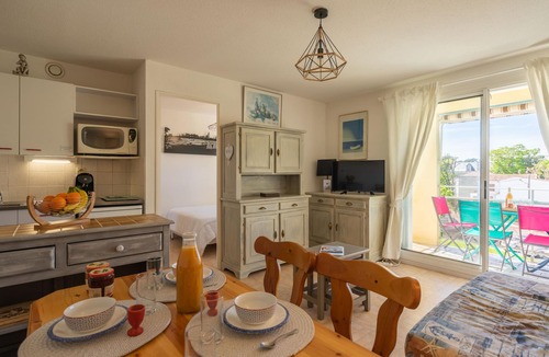 Pontaillac Apartment | Le Yachting by Interhome