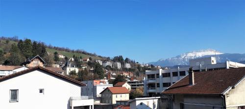 Voiron Apartment | Le Yellow Corner Voironnais