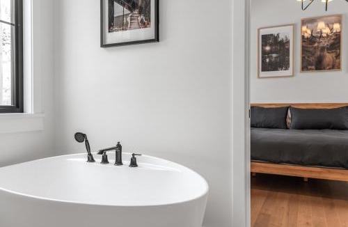 Stoneham Apartment | Le Zenith