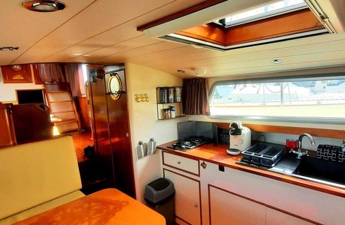 Rouen Boat Rental | Le Zimon unusual accommodation - boat Rouen