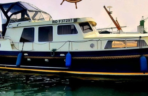 Rouen Boat Rental | Le Zimon unusual accommodation - boat Rouen