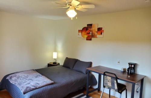 Edmundston House | Le1226-Private Room 5 with Free WIFI and Parking