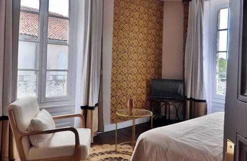 Montbron Hotel | Le25 Parahotellerie