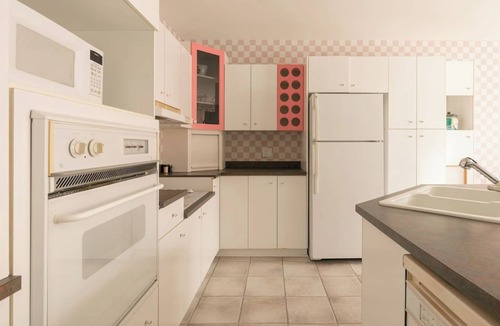 Mont-Tremblant Apartment | #Le80ies | Dtown Ice rink Shuttle to ski