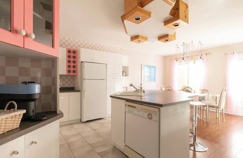 Mont-Tremblant Apartment | #Le80ies | Dtown Ice rink Shuttle to ski