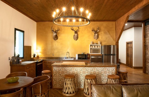Mason Apartment | Lea Lou Lodge #5 on Broad St.