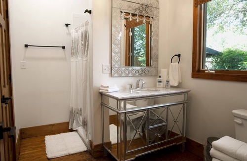 Mason Apartment | Lea Lou Lodge #5 on Broad St.