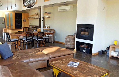 Bright House | Leader Reef Luxury Accommodation