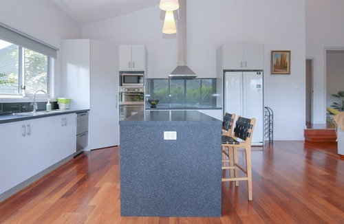 Bright House | LEADER VIEWS : Bright