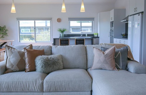 Bright House | LEADER VIEWS : Bright