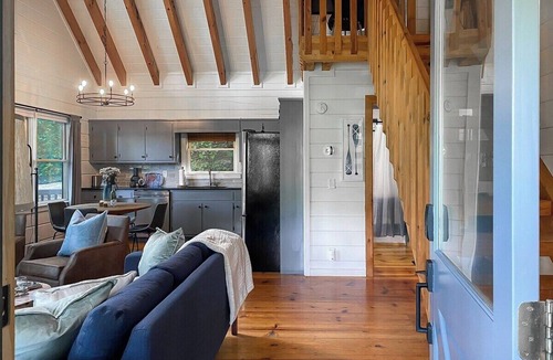 Hidden Lake Cabin | Leaf & Log Serene Cabin w/Lounge Deck & Firepit