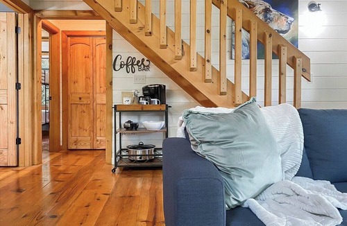 Hidden Lake Cabin | Leaf & Log Serene Cabin w/Lounge Deck & Firepit