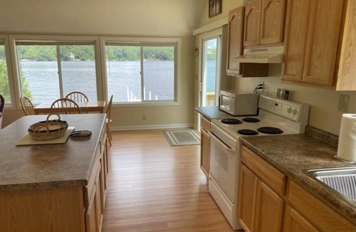 Antrim Cottage | Leaf Peeper Special!nWaterfront!