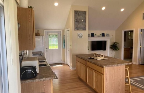 Antrim Cottage | Leaf Peeper Special!nWaterfront!