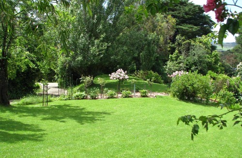 Dixons Creek Bed & Breakfast | Leafield Cottages