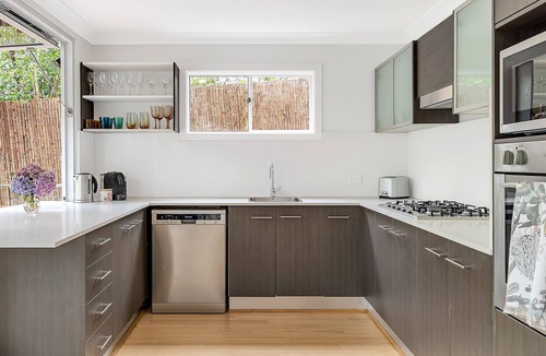 Avalon Beach House | Leafy Coastal Retreat Overlooking Reserve