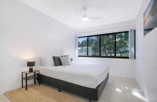 Red Hill Apartment | Leafy Hideout - Quiet Comfort near Riverfront and CBD