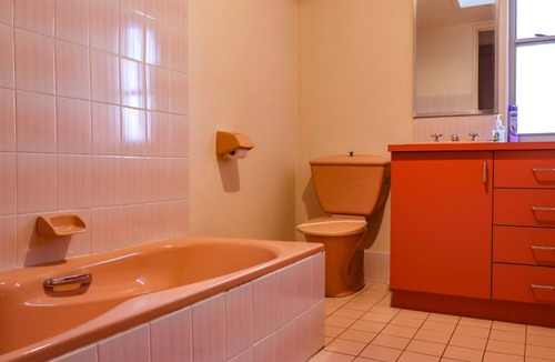 Long Beach House | Leafy Long Beach Hideaway