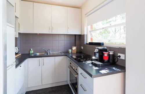 Paddington Apartment | Leafy Paddington Studio with Harbour Views