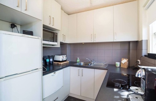 Paddington Apartment | Leafy Paddington Studio with Harbour Views