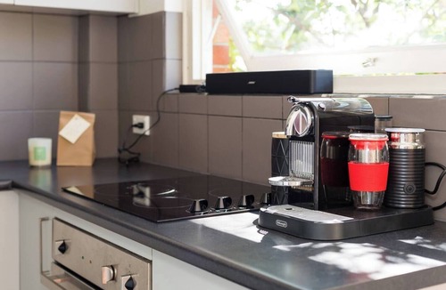 Paddington Apartment | Leafy Paddington Studio with Harbour Views