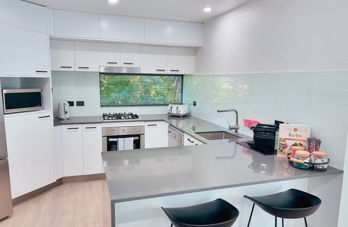 Morningside Apartment | Leafy & Spacious Apt w/Balcony, Parking & 65" TV