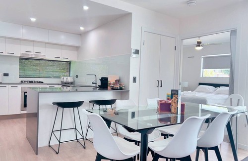 Morningside Apartment | Leafy & Spacious Apt w/Balcony, Parking & 65" TV