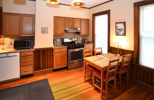Egleston Square Condo | Leafy & Tranquil, Artist House
